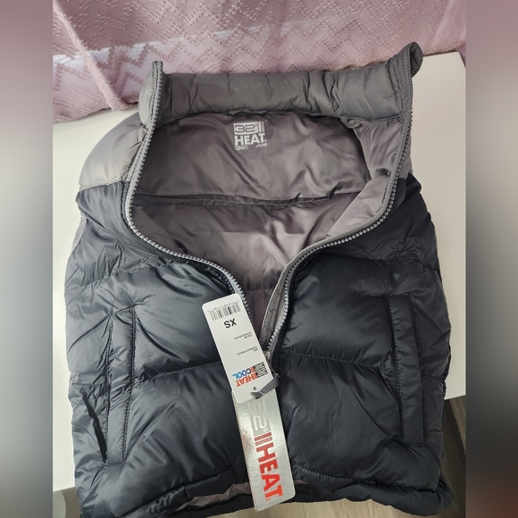 32 Degree Heat Kids Puffer Vest - Picture 4 of 5